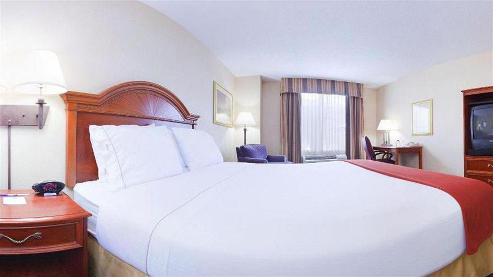Holiday Inn Express Hotel & Suites Dayton-Centerville By Ihg Екстериор снимка