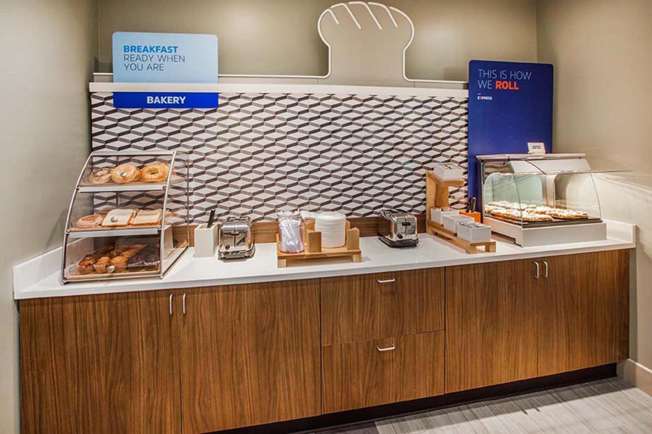 Holiday Inn Express Hotel & Suites Dayton-Centerville By Ihg Екстериор снимка