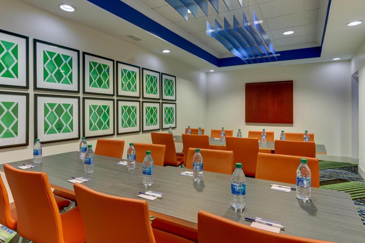 Holiday Inn Express Hotel & Suites Dayton-Centerville By Ihg Екстериор снимка