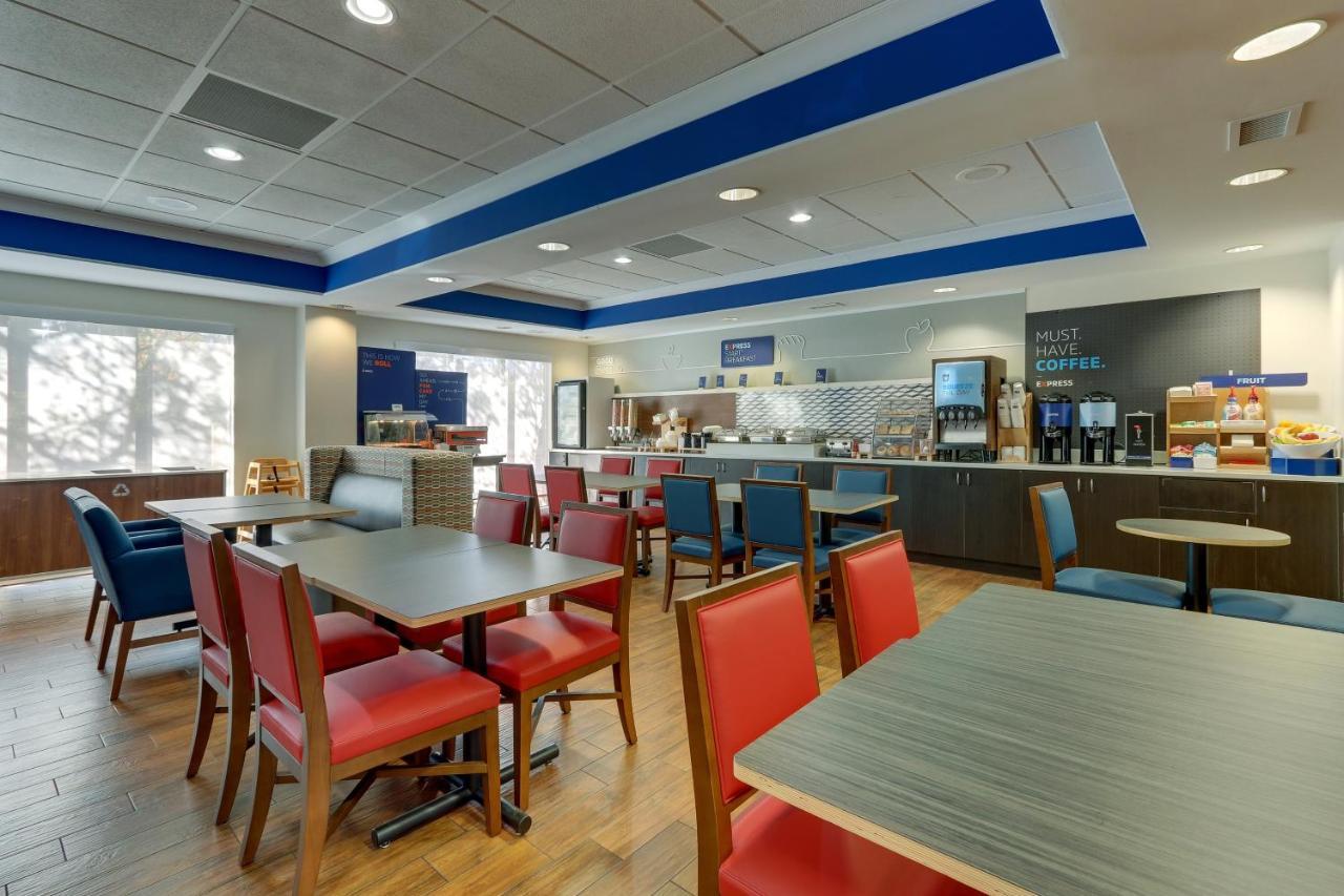 Holiday Inn Express Hotel & Suites Dayton-Centerville By Ihg Екстериор снимка