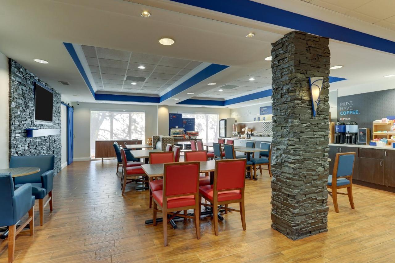 Holiday Inn Express Hotel & Suites Dayton-Centerville By Ihg Екстериор снимка
