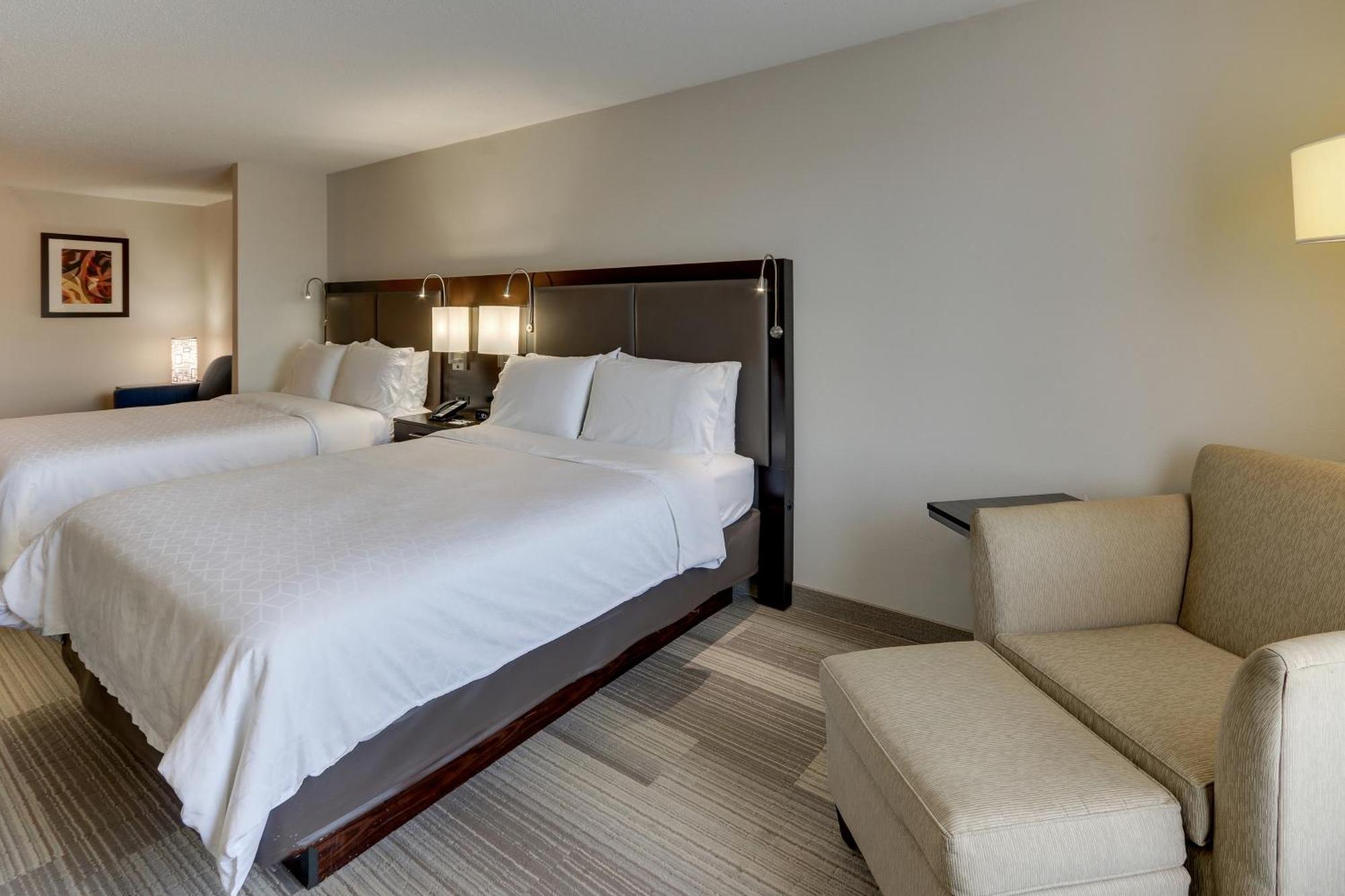 Holiday Inn Express Hotel & Suites Dayton-Centerville By Ihg Екстериор снимка